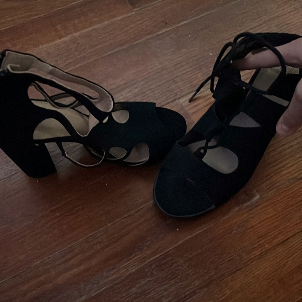 Black laced highheels, worn once